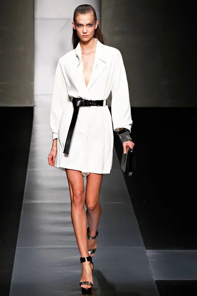 Look 10